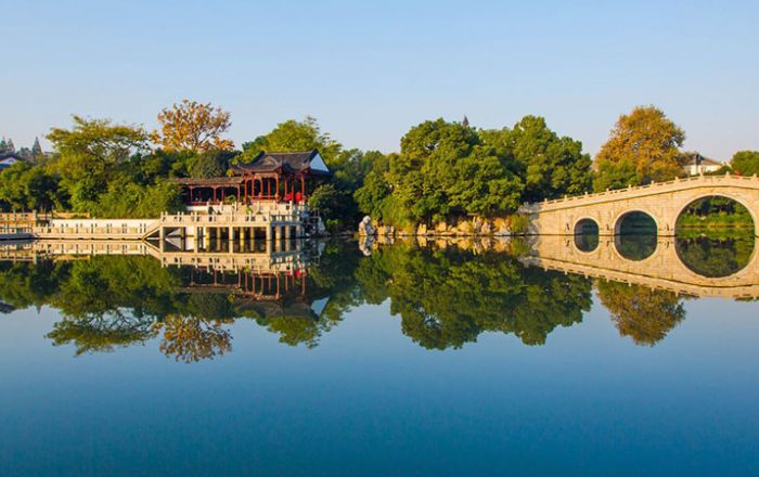 Enjoy your cool moment  in Nanjing&#039;s classical gardens in summer